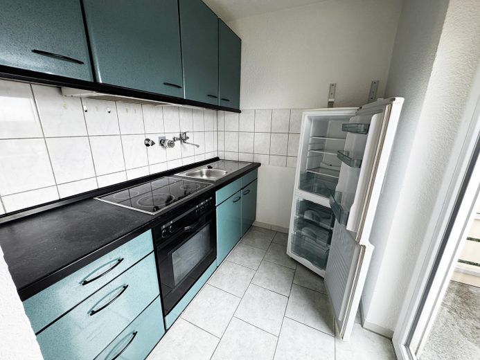 Sonniger Balkon & Stellplatz - Helle 1-Zimmer Wohnung - Nur 50m zur Lidl Zentrale – Küche
