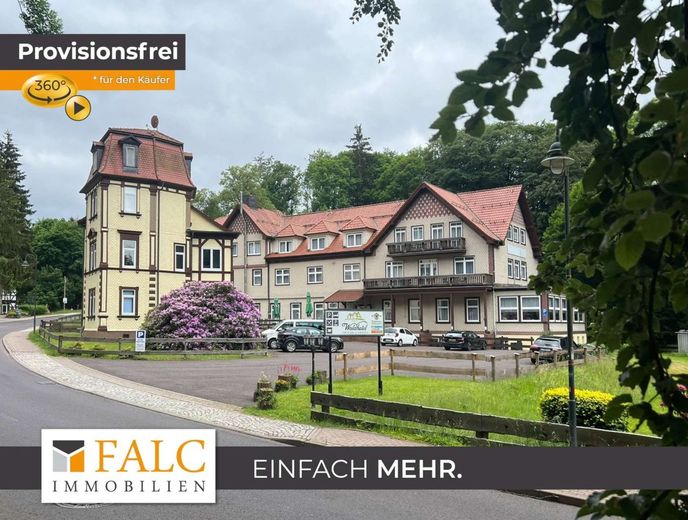 Traditionsreiches Hotelanwesen im Herzen des Thüringer Waldes - modernisiert und vielseitig nutzbar – Außenansicht