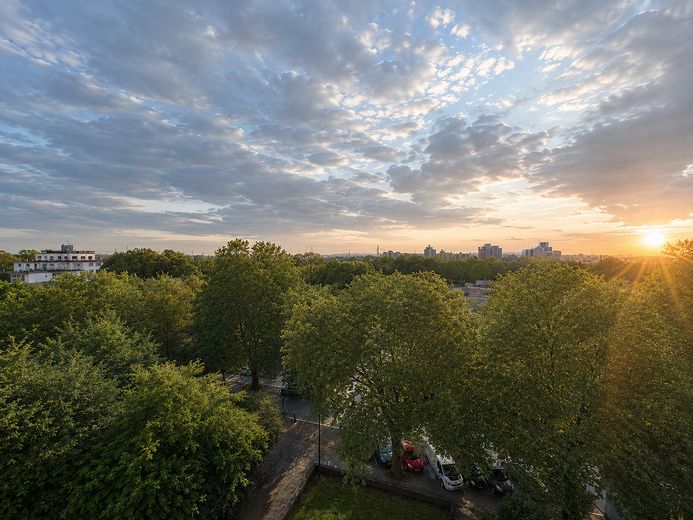 Exklusiver Wohntraum über Köln: Penthouse mit spektakulärer 97 m² Dachterrasse, Provisionsfrei – Blick Terasse vorne