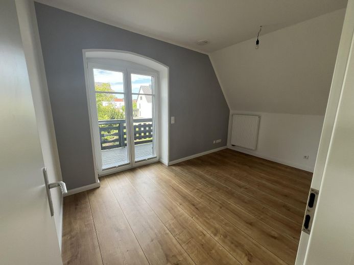 Kind 4 mit Balkon
