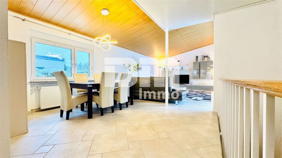 (R)eserviert! Altengerechter gepflegter Bungalow mit Gartenbereich, Terrasse, Garage – Offener Wohn / Essbereich / Zugang Terrasse