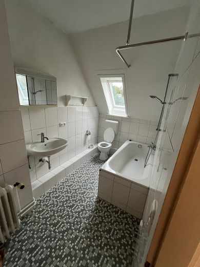 Attraktive 2-Zi Wohnung (1.OG) in ruhiger Lage mit großem Garten in Windbergen – Bad/WC