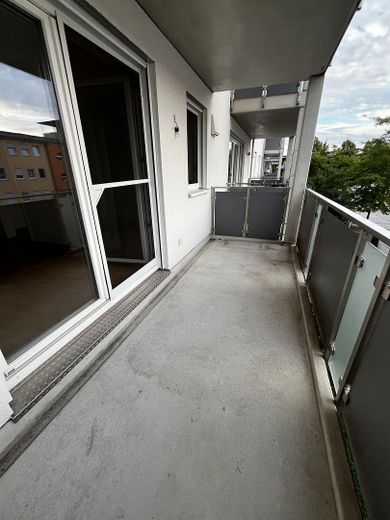 Licht 2-kamerappartement met balkon, inbouwkeuken & ondergrondse parkeerplaats in Ingolstadt – Balkon