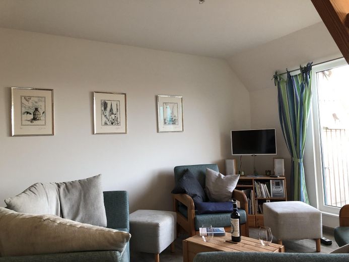Traumwohnung mit Schleiblick – Sitzecke im Wohnraum
