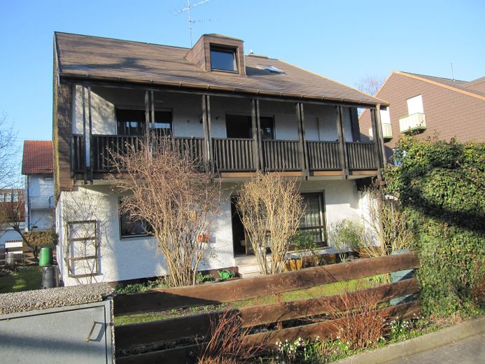 Gemütliche 3-Zimmer-Wohnung mit großem Balkon vor den Toren Münchens – Hausansicht
