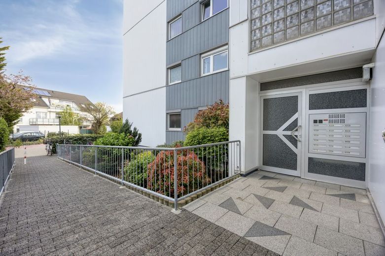 *** Gehobene Etagenwohnung in Ruhiger Umgebung der Stadt Langenfeld *** – Eingang