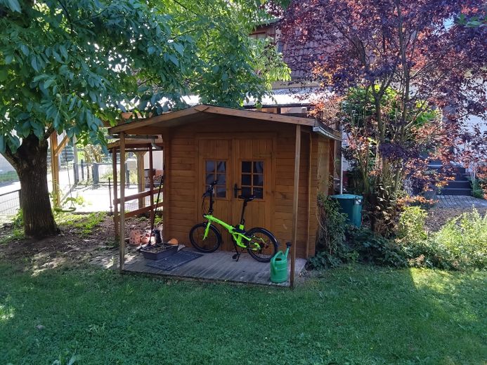 Per famiglie, casa unifamiliare indipendente a Eckental Brand da privato – Gartenhütte