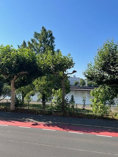 TOPLAGE ! Helle, sanierte 2-Zimmer Wohnung mit Mainblick – Mainblick