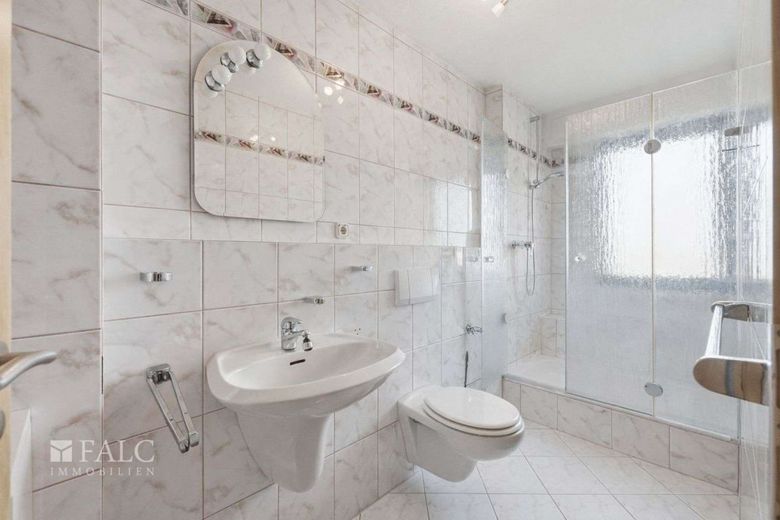 Einfamilienhaus in bester Lage von Hürth-Hermülheim – Badezimmer en Suite