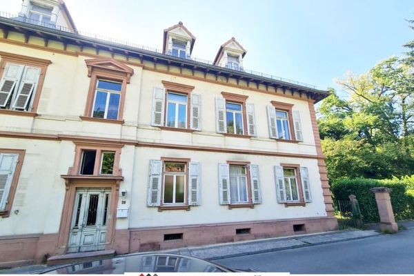 Bez prowizji: Stara willa fabrykanta, budynek mieszkalny dla 6 rodzin z potencjałem rozwoju, 655 m² powierzchni mieszkalnej