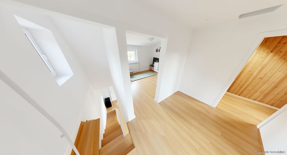 Vollständig saniertes kleines  Einfamilienhaus für Paare mit kleinem Garten – Flur DG visualisiert