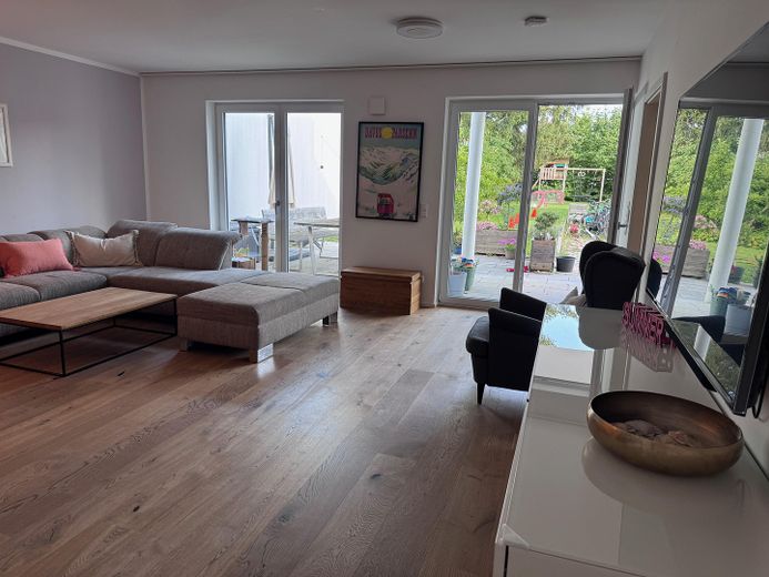 Einzigartige Gartenwohnung in München – Wohnzimmer - Übersicht 3