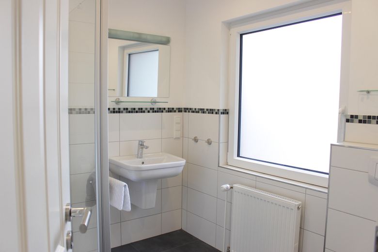 Wohnung EG rechts Bad