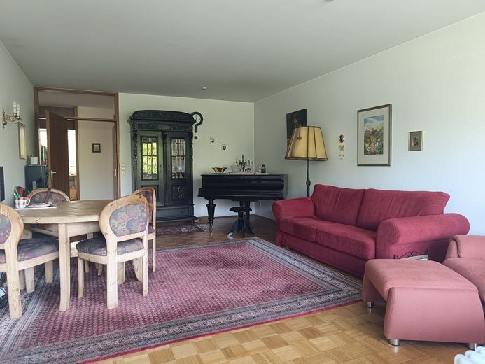 Lichtdurchflutete 4-Zimmer-Wohnung mit Loggia und Blick ins Grüne – Foto 1