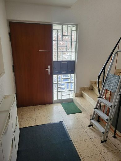 Gepflegtes 3-Familienhaus in Freiberg am Neckar – EG Treppenhaus