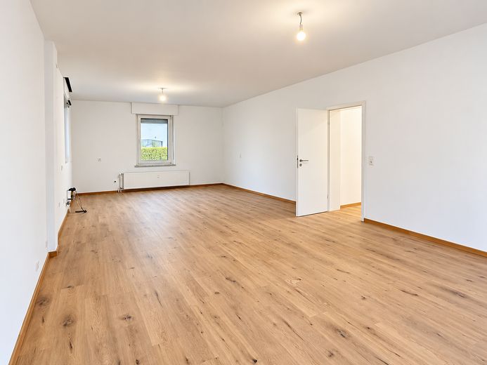 Nach WEG aufgeteiltes MFH, 4 Wohneinheiten, 2 vermietet, 1 frisch renoviert – EG - Wohnzimmer/Küche