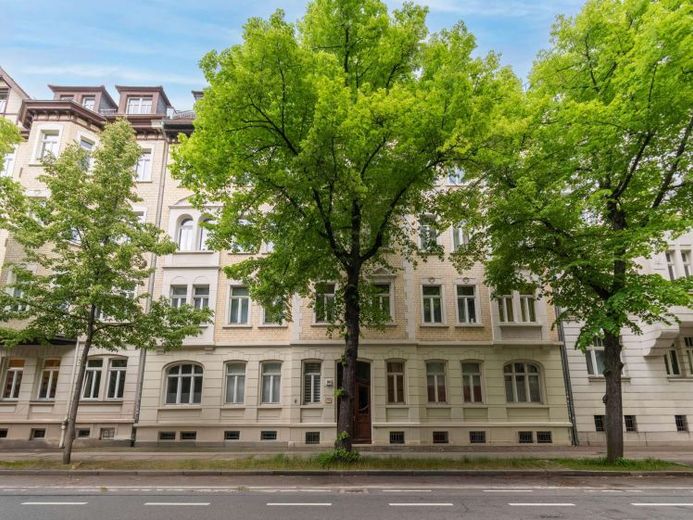 EIN ZUHAUSE MIT LICHT | Charmante Maisonette mit 2,5 Zimmern im Altbau – फोटो 1
