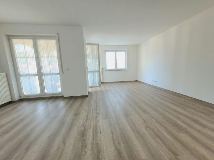 Wohnzimmer mit Ostbalkon