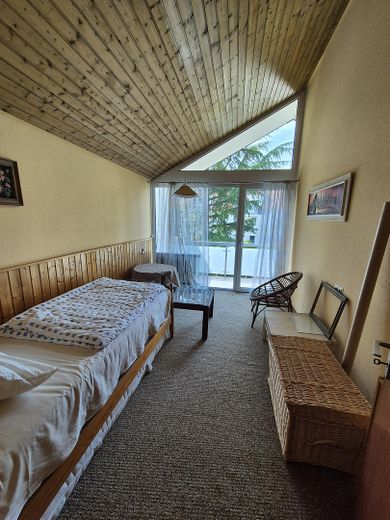 Miejsce dla rodziny – środkowy segment domu szeregowego z ogrodem, balkonem, garażem i instalacją fotowoltaiczną – Schlafzimmer 3