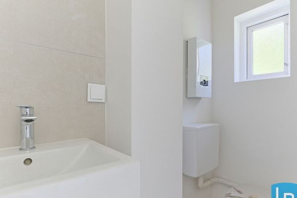 Frisch renovierte 3,5-Zimmer-Altbauwohnung mit herrlichem Weitblick über den Nord-Ostsee-Kanal