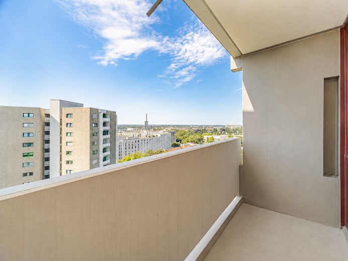 Bezugsfreie 3-Zimmer-Wohnung im 13. Obergeschoss mit zwei Balkonen und Alpenblick – Foto 6