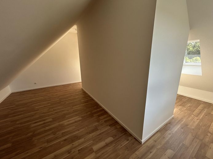 203 m² | Neubau 2021 | Garten | 2 Garagen | Wärmepumpe | Frensdorf – DG