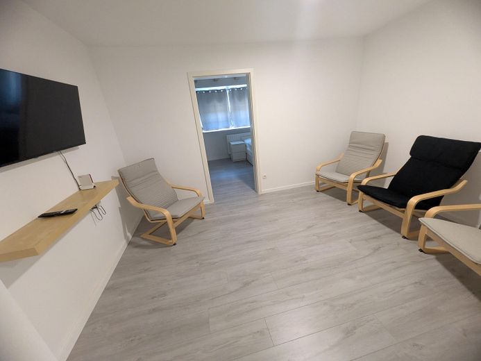 First occupancy after complete renovation: Modern shared apartment rooms (all-inclusive 550€) – individually or as a group of 4 – Aufenthalt