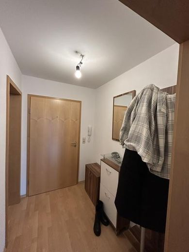 مبنى سكني وتجاري، عقار استثماري في موقع مركزي في 94209 ريغن – Wohnung 1 Flur