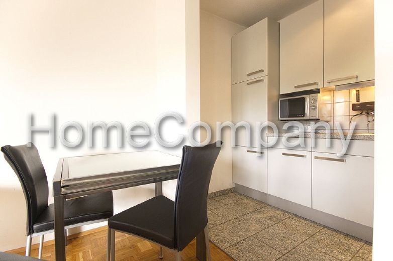 Sehr moderne Wohnung mit Parkett und Balkon in guter Lage, Straßenbahnhaltestelle in der Nähe – bf52871fcf2282c6191dcdb77d1a08d8e893dbd2.jpg