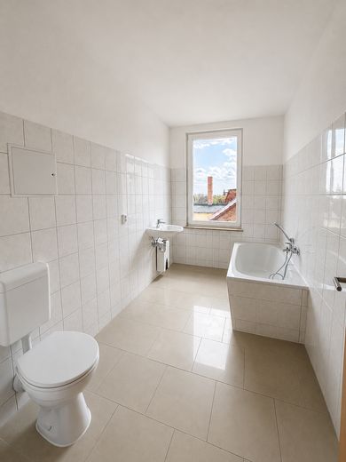 Appartement de 2 pièces avec balcon, 49 m², Roßlau, classe énergétique B – Badezimmer