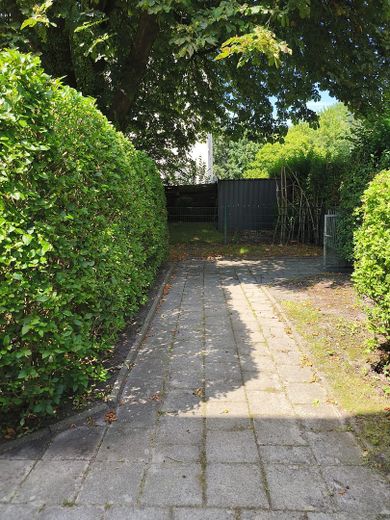 Charmante 3-Zimmer-Dachgeschosswohnung mit Garten – nur 2 Minuten zum Banter See – Garten