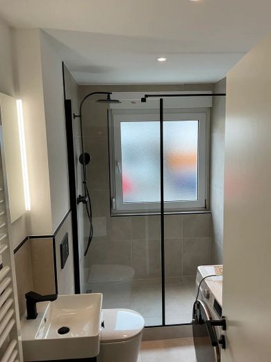 Stilvolles WG-Zimmer in hochwertig ausgestatteter Wohnung - Nürnberg | Schnorrstraße 7A – Bad