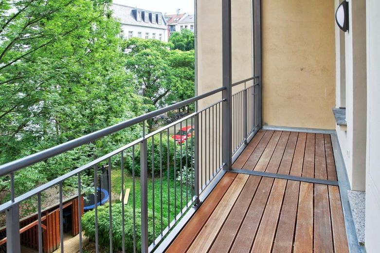 Luxus 3-Zimmer-Wohnung mit Einbauküche, Kamin und großem Balkon – Foto 5