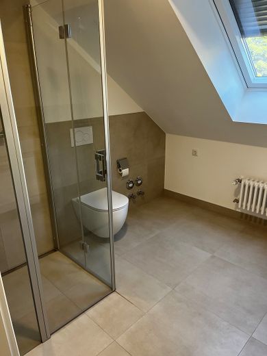 Schöne, sanierte DG Wohnung (95m²) in zentraler Kurparklage – Foto 9