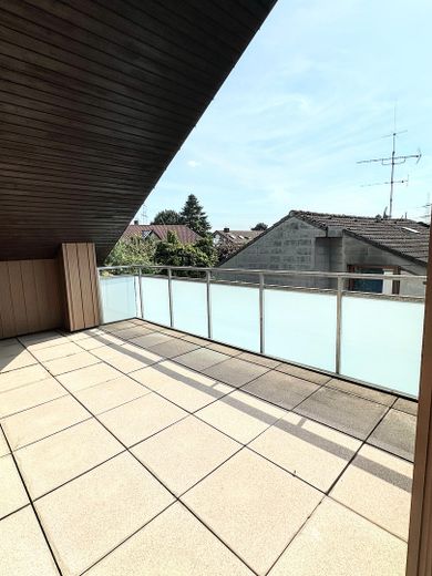 Repräsentatives 2-Familienhaus mit Ausbaupotential in begehrter Wohnlage – überdachter Westbalkon