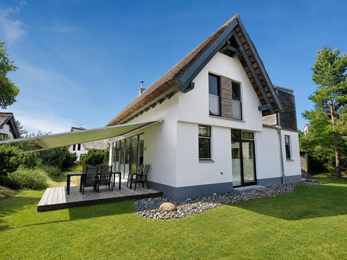 Ihr Rückzugsort an der Ostsee Reetdachhaus mit Sauna, Kamin und Westterrasse in Karlshagen – Reetdachhaus mit Garten