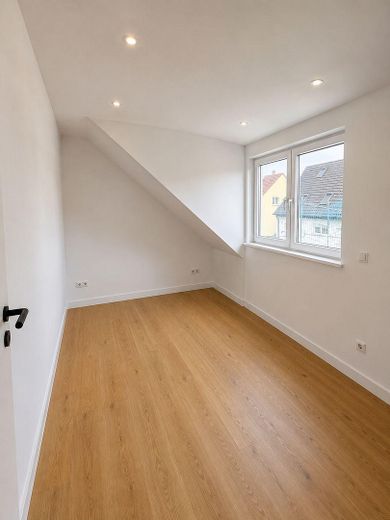 Almenhof · prima occupazione 2026 · appartamento di 3 locali all'ultimo piano con soleggiato balcone SW · KFW 55EE – Kinderzimmer - Visualisierung
