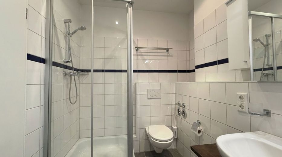 Kapitalanlage Düsseldorf-Golzheim: 3-Zimmer-Wohnung, vermietet &amp; wertstabil – Badezimmer