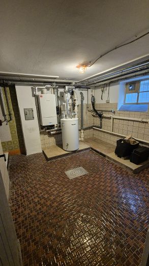 Casa a schiera di testa affascinante e modernizzata in posizione tranquilla alla periferia della città – Heizungsraum