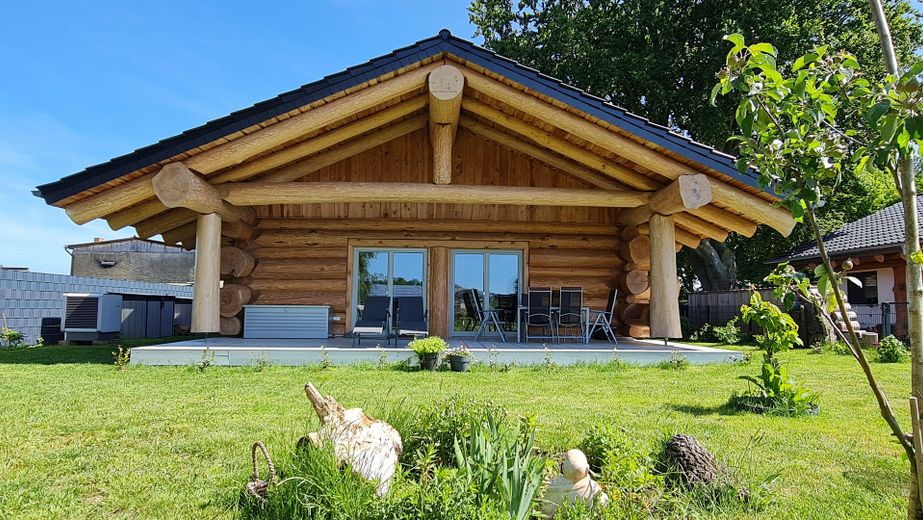 Große überdachte Terrasse