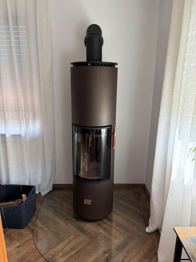 Helle 4-Zimmer Wohnung mit großem Balkon, Garten und Kamin – Schwedenofen