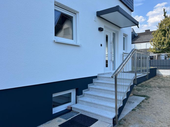 Architekten-Unikat in Neu-Anspach: Moderner Luxus & Erstbezug nach Sanierung – Eingangsbereich