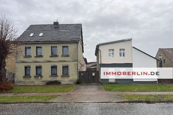 IMMOBERLIN.DE - कई पीढ़ियों के लिए संभावनाओं वाला आकर्षक चार-तरफा फार्म