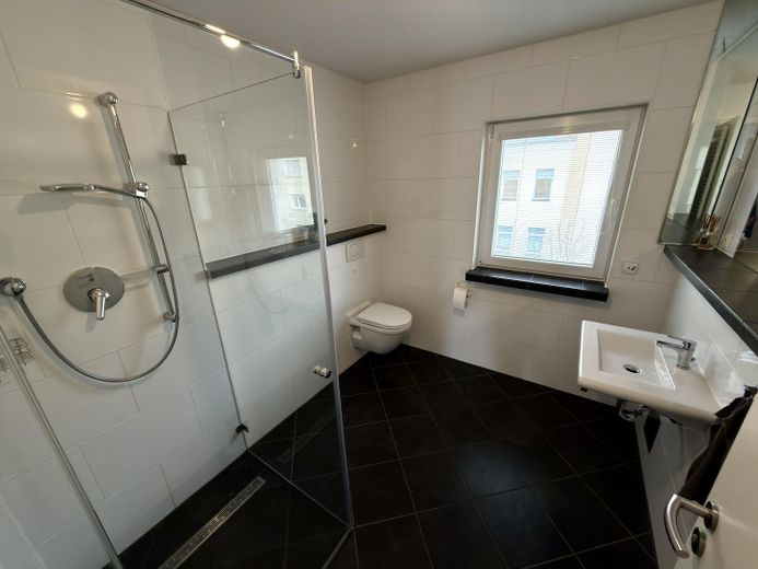 Charmante 2-Zimmer-Wohnung mit Balkon, 2xTG-Stellplätzen und Ausbaupotenzial in Nürnberg-Wöhrd – B2
