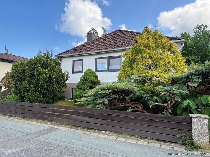 Modernisierter Bungalow mit Terrasse, Keller und großzügigem Grundstück in Förbau – VUB0002444-17