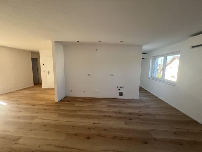 Moderne 4 Zimmer DG Wohnung mit Garten in ruhigem gehobenen Wohngebiet – Küche