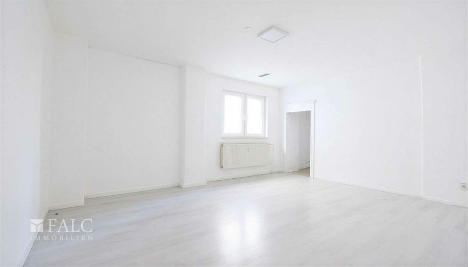 Renditeobjekt Marxloh - MFH mit 912 m² Wfl., sanierungsbedürftig – Wohnzimmer EG - (KI generiert)