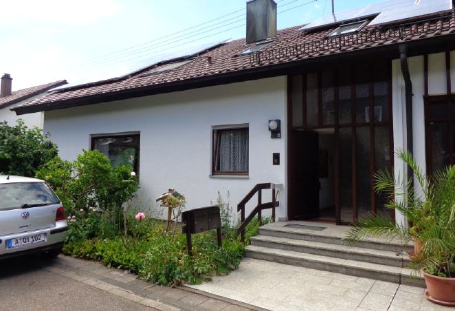 2-Zimmer-Wohnung in Grünwettersbach – Vorderansicht des Hauses