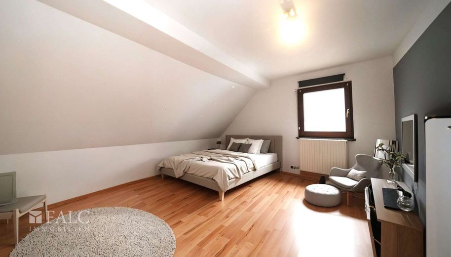 Ein Haus - 3 Etagen - Vielseitig Nutzbar... und das zu einem unschlagbaren Preis! - FALC Immobilien – mögl. Schlafzimmer II 2. OG/DG