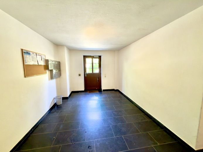 Stilvolles Dachgeschoss-Apartment in historischer Hofanlage von
Köln-Zündorf – Eingangsbereich